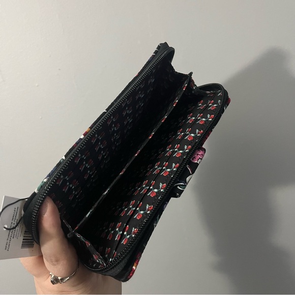 Vera Bradley RFID Turnlock Wallet in perennials noir NWT - Picture 5 of 6